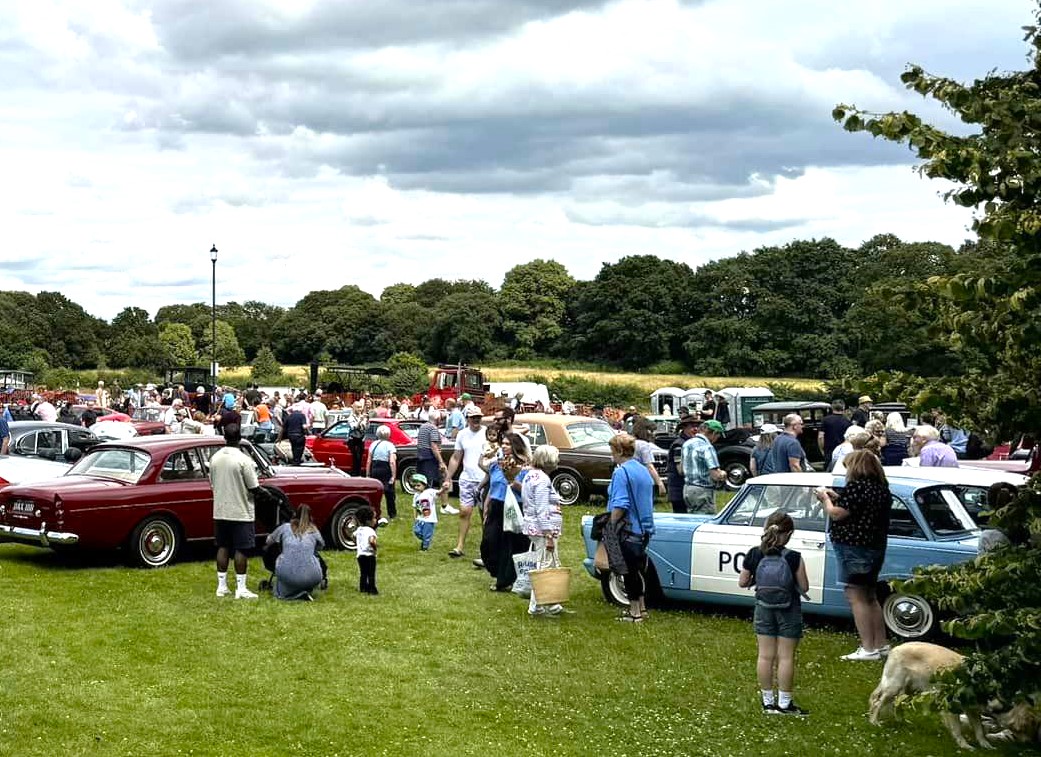 Record-breaking crowd at flower show - Downend Voice